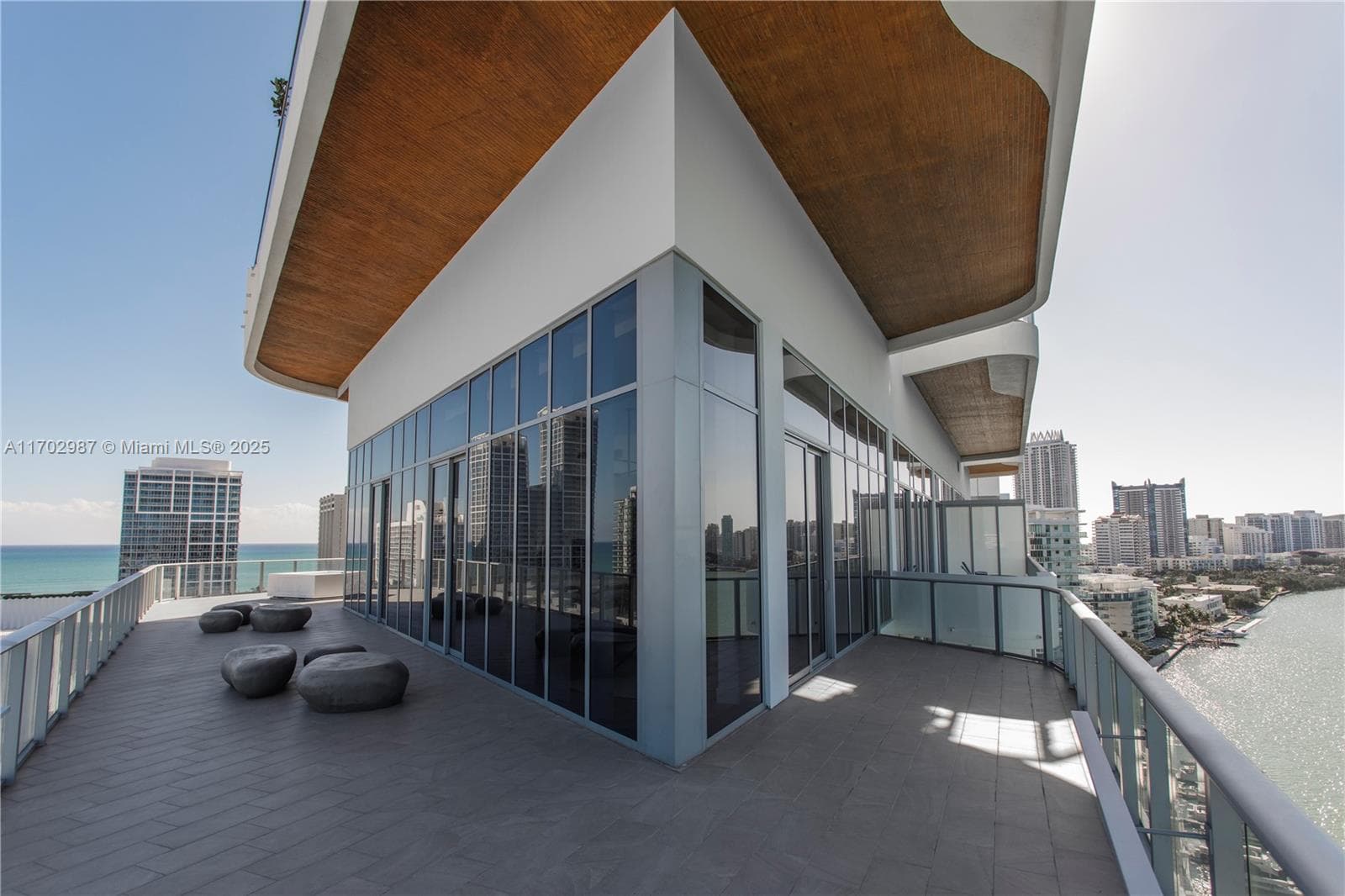 A11702987 — Miami Beach — 34