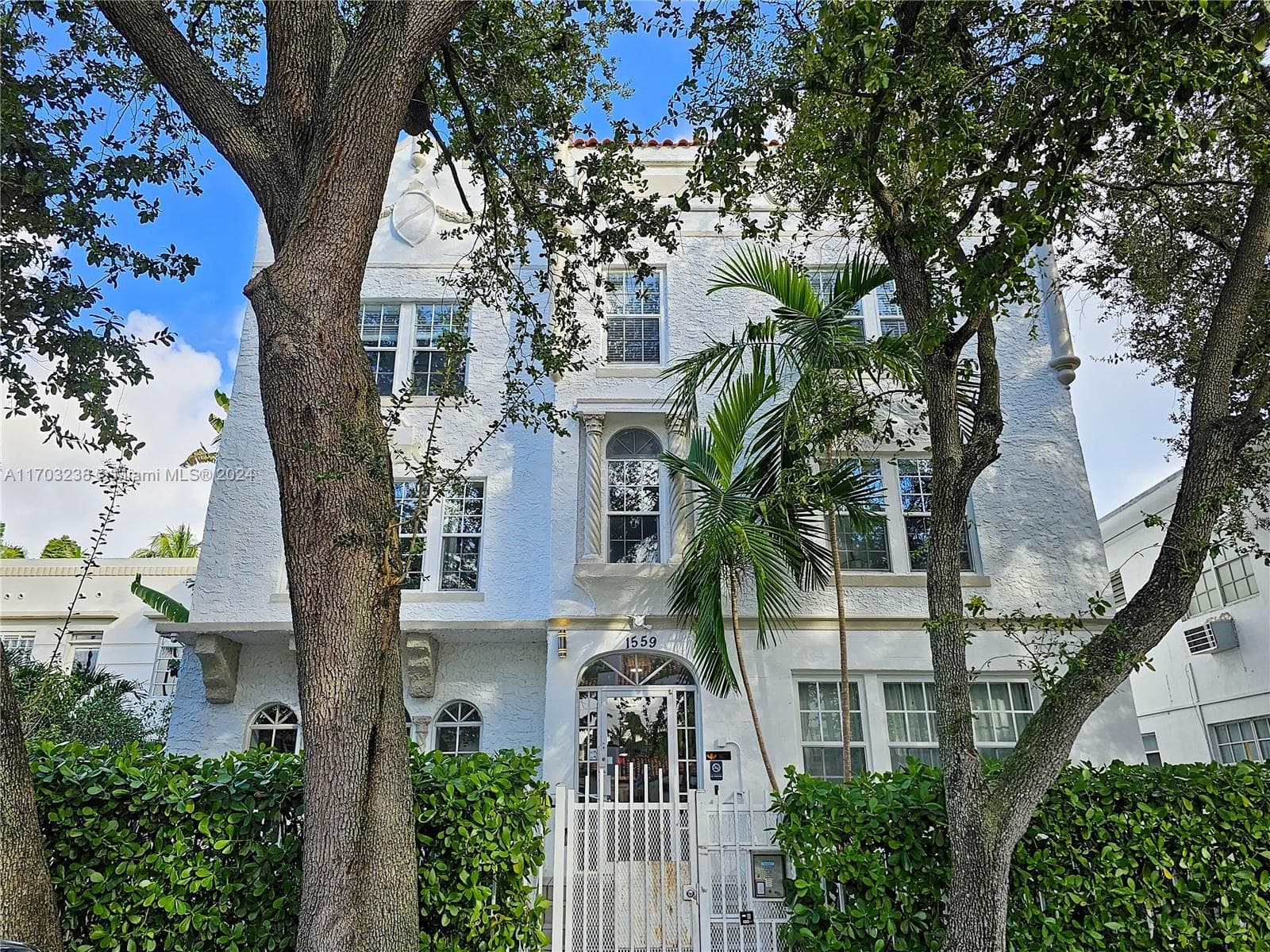 A11703238 — Miami Beach