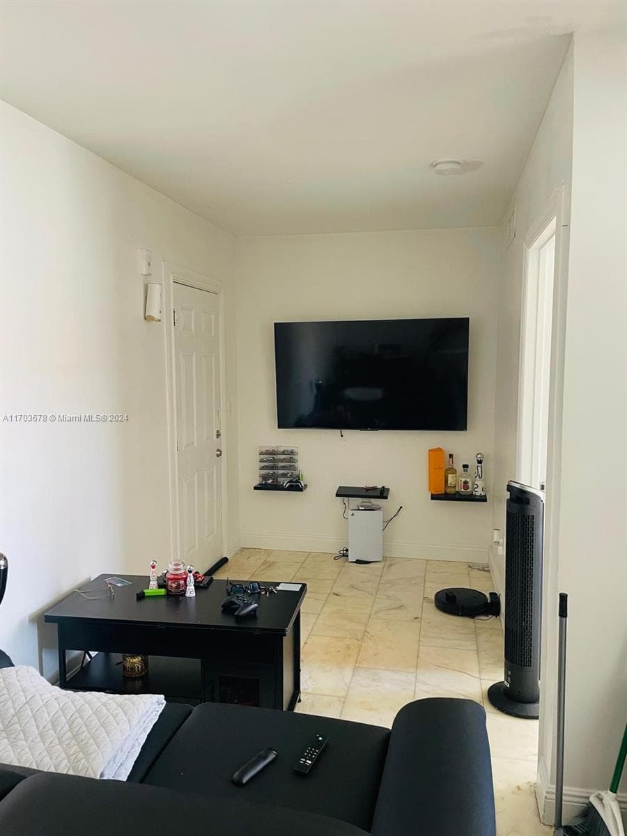 A11703678 — Miami Beach — 3