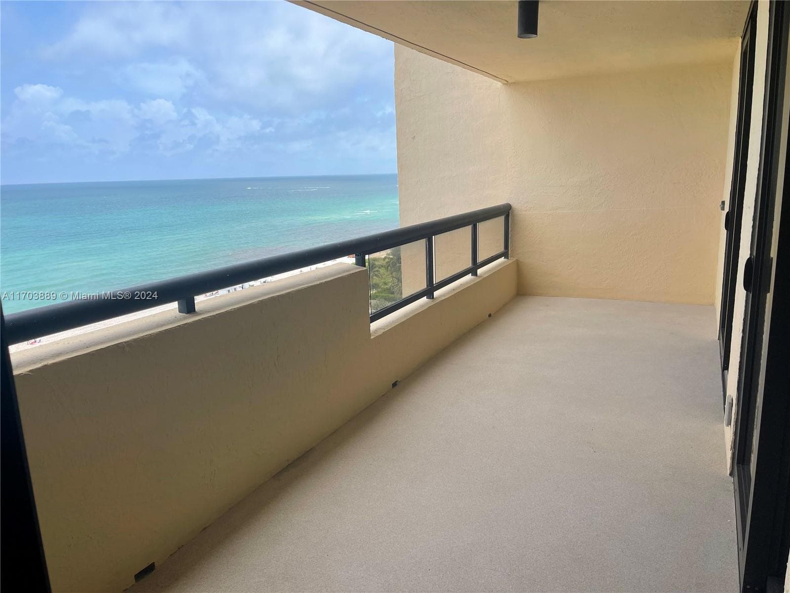 A11703889 — Miami Beach — 16