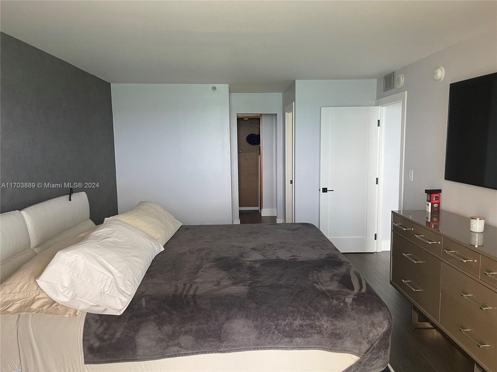 A11703889 — Miami Beach — 36