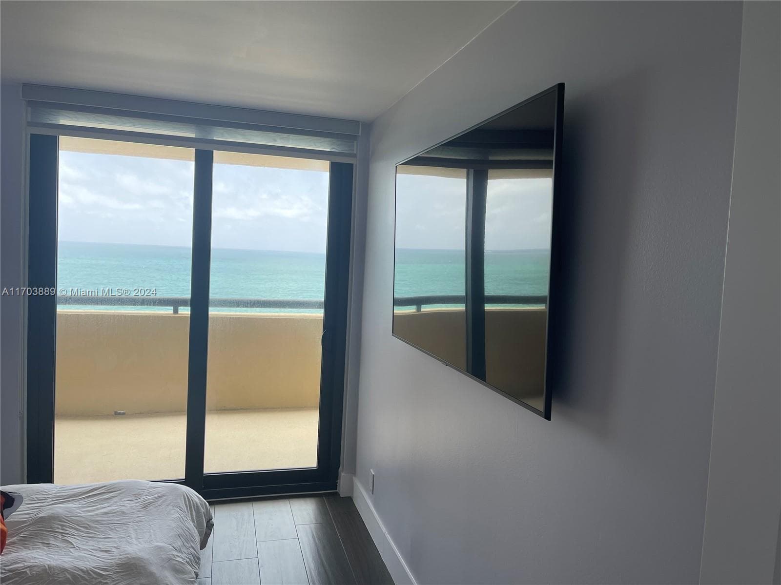 A11703889 — Miami Beach — 20