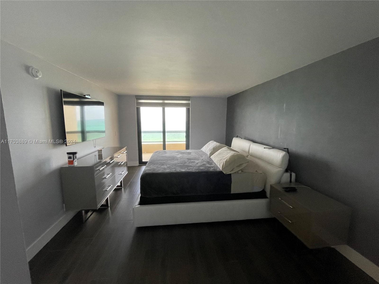 A11703889 — Miami Beach — 24