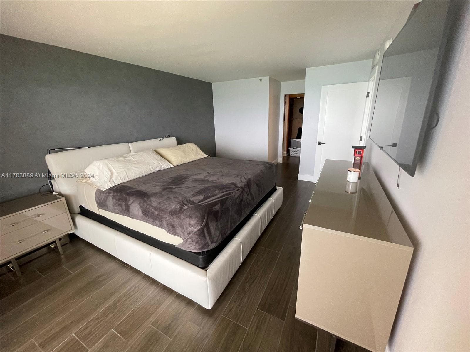 A11703889 — Miami Beach — 34