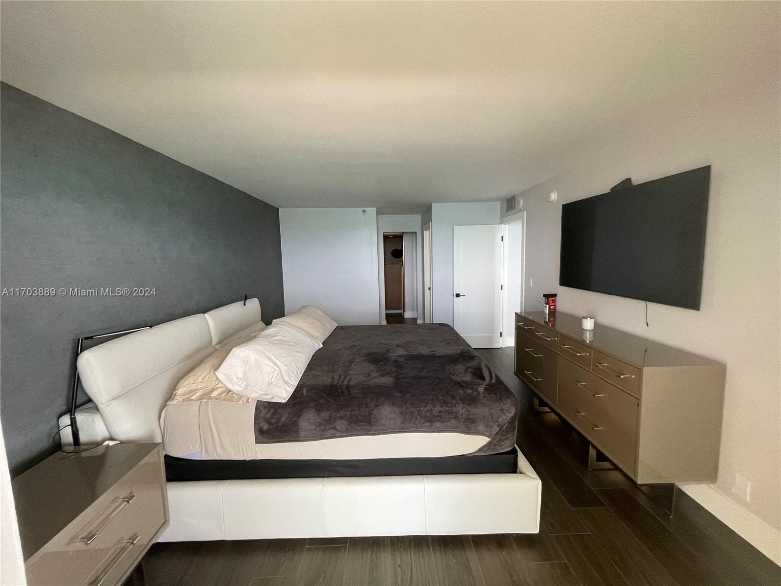 A11703889 — Miami Beach — 37