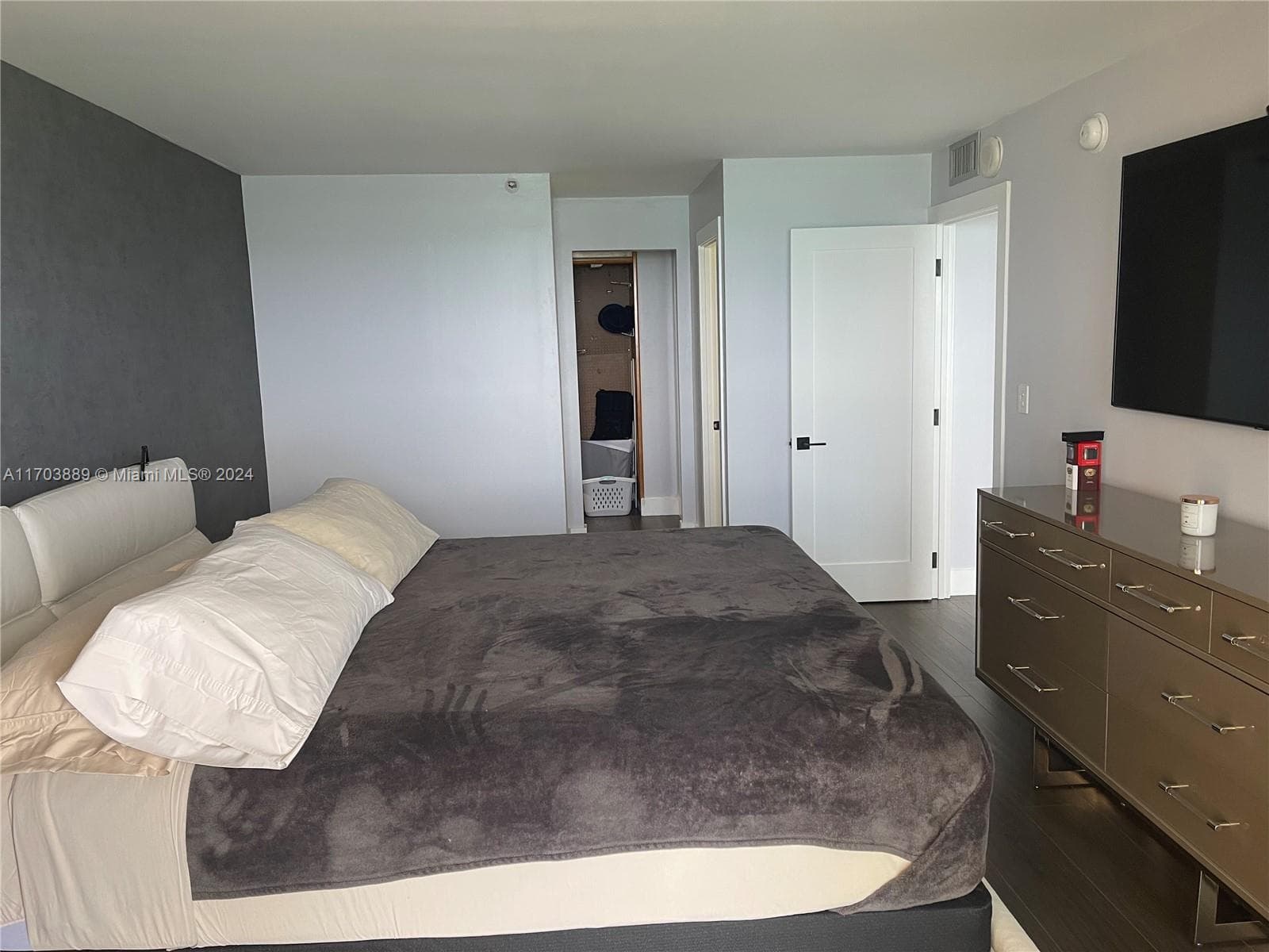 A11703889 — Miami Beach — 35