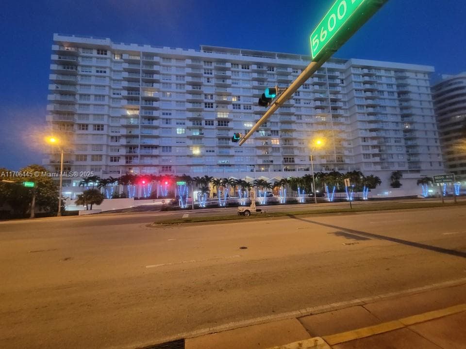 A11706445 — Miami Beach — 9
