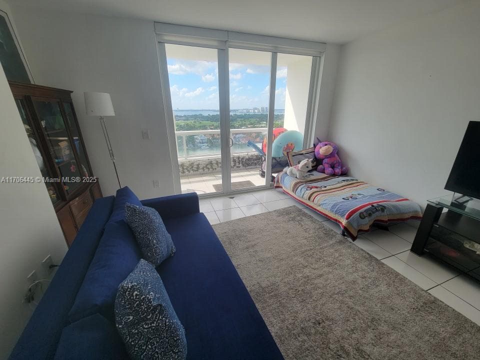 A11706445 — Miami Beach — 10