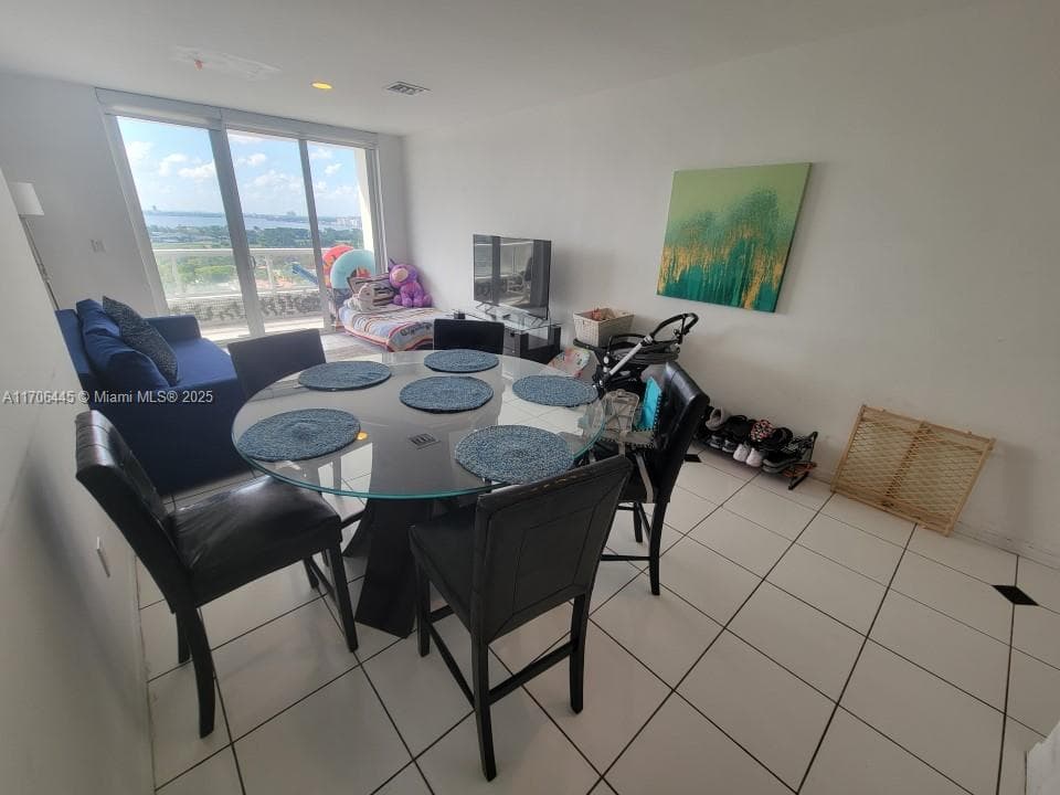 A11706445 — Miami Beach — 15