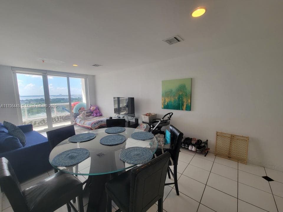 A11706445 — Miami Beach — 35