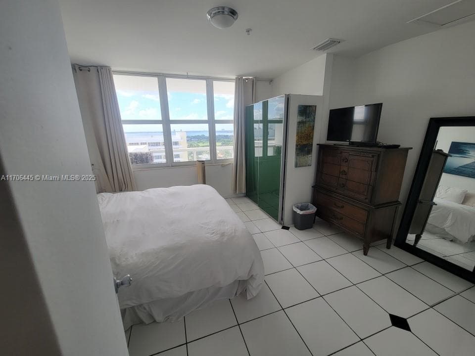 A11706445 — Miami Beach — 25