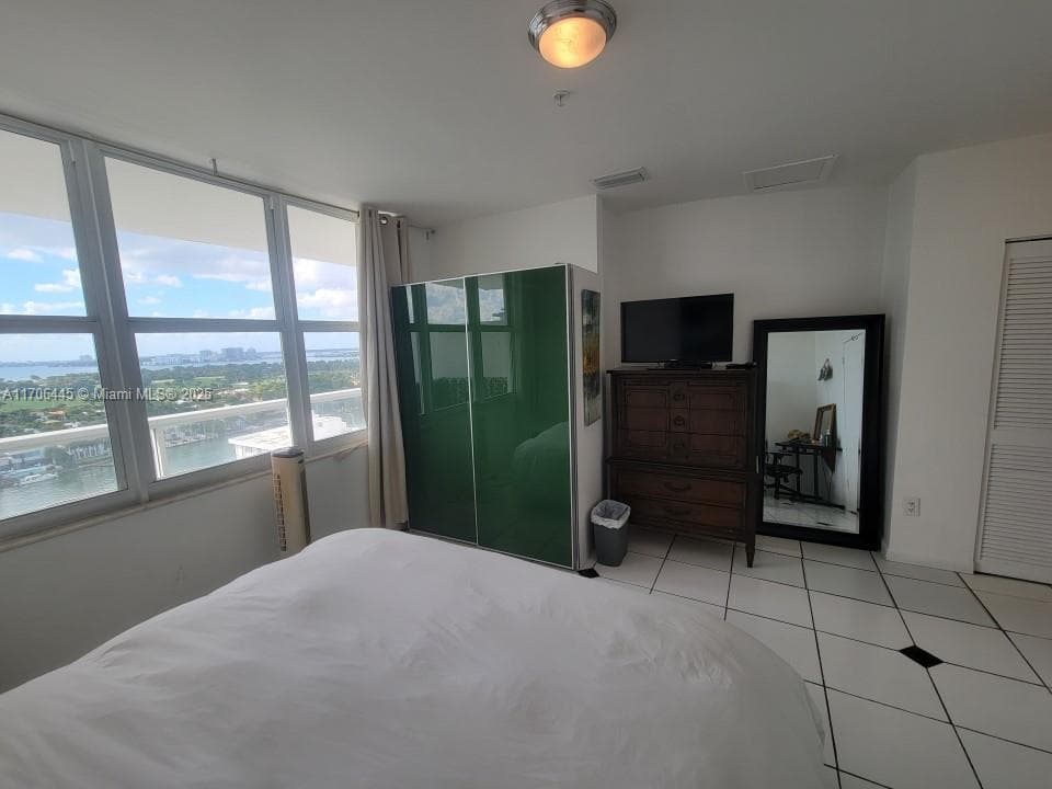A11706445 — Miami Beach — 21