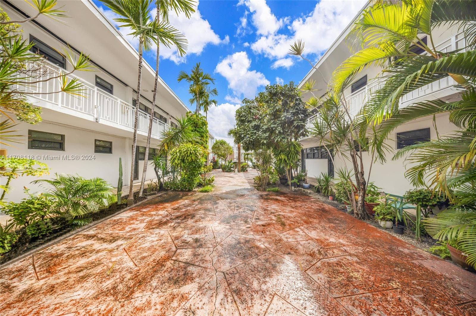 A11708118 — Miami Beach — 9