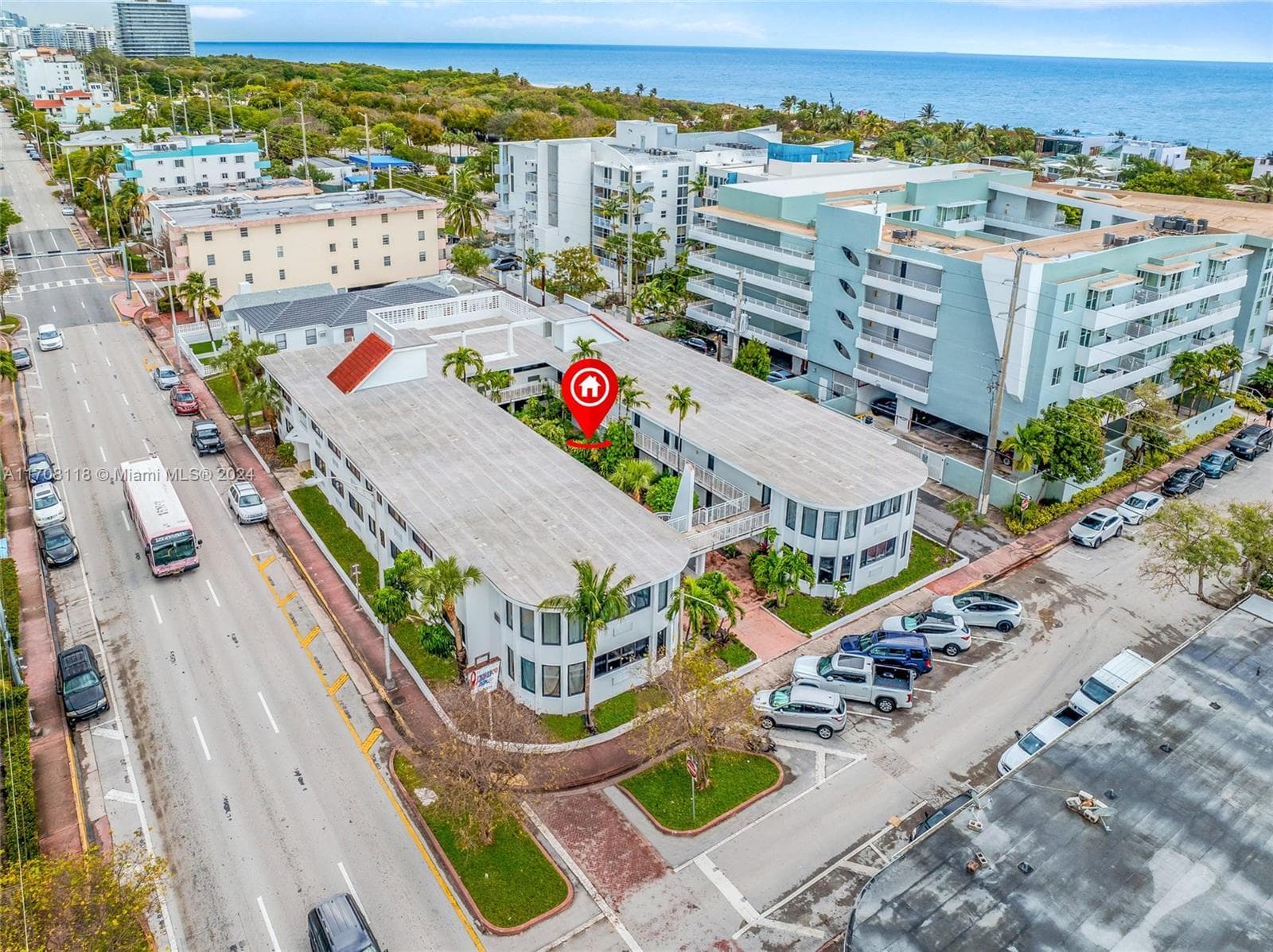 A11708118 — Miami Beach — 18