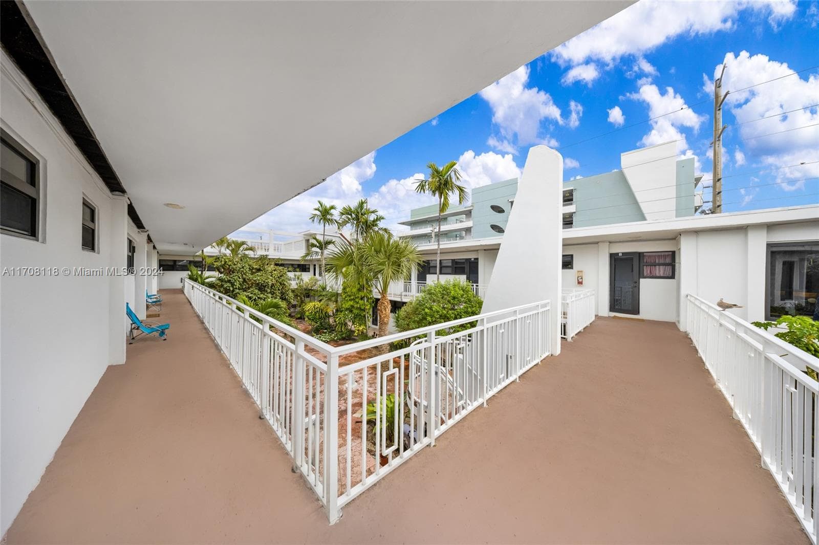 A11708118 — Miami Beach — 11