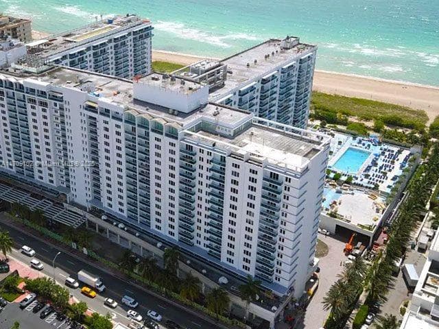A11709102 — Miami Beach — 29