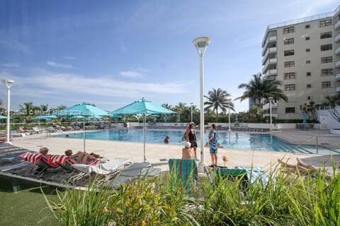A11710583 — Miami Beach — 24