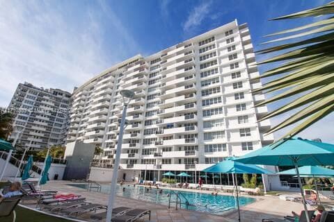 A11710583 — Miami Beach — 33