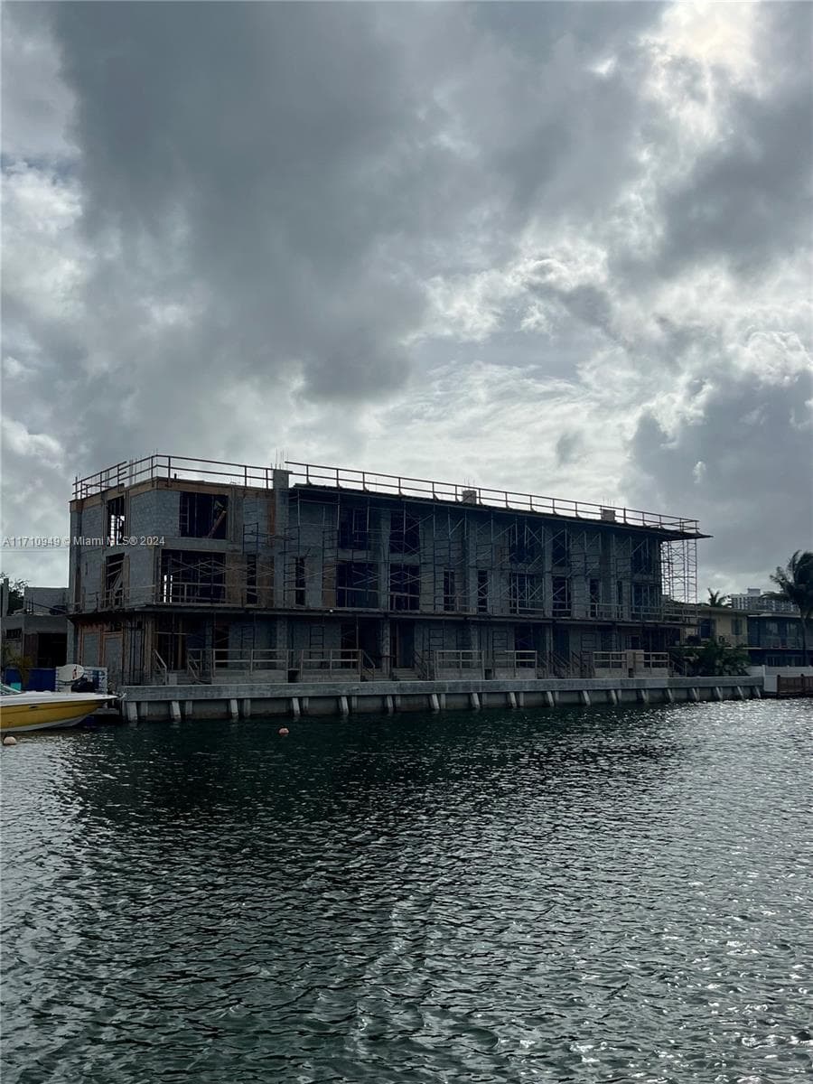 A11710949 — Miami Beach — 9