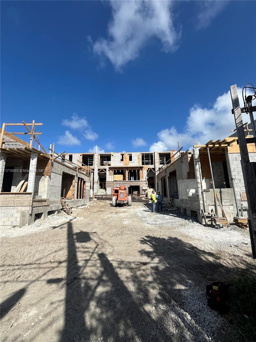 A11710982 — Miami Beach — 9