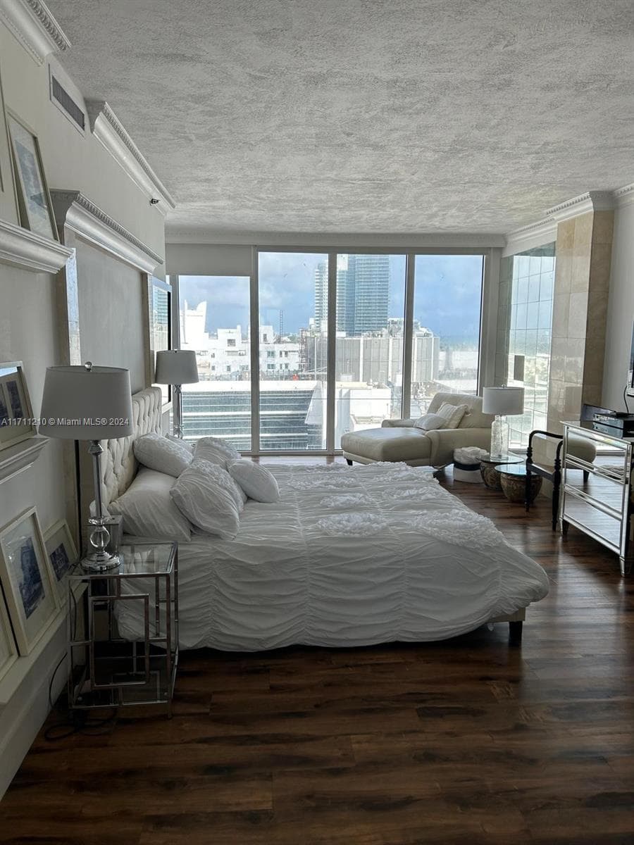 A11711210 — Miami Beach — 27