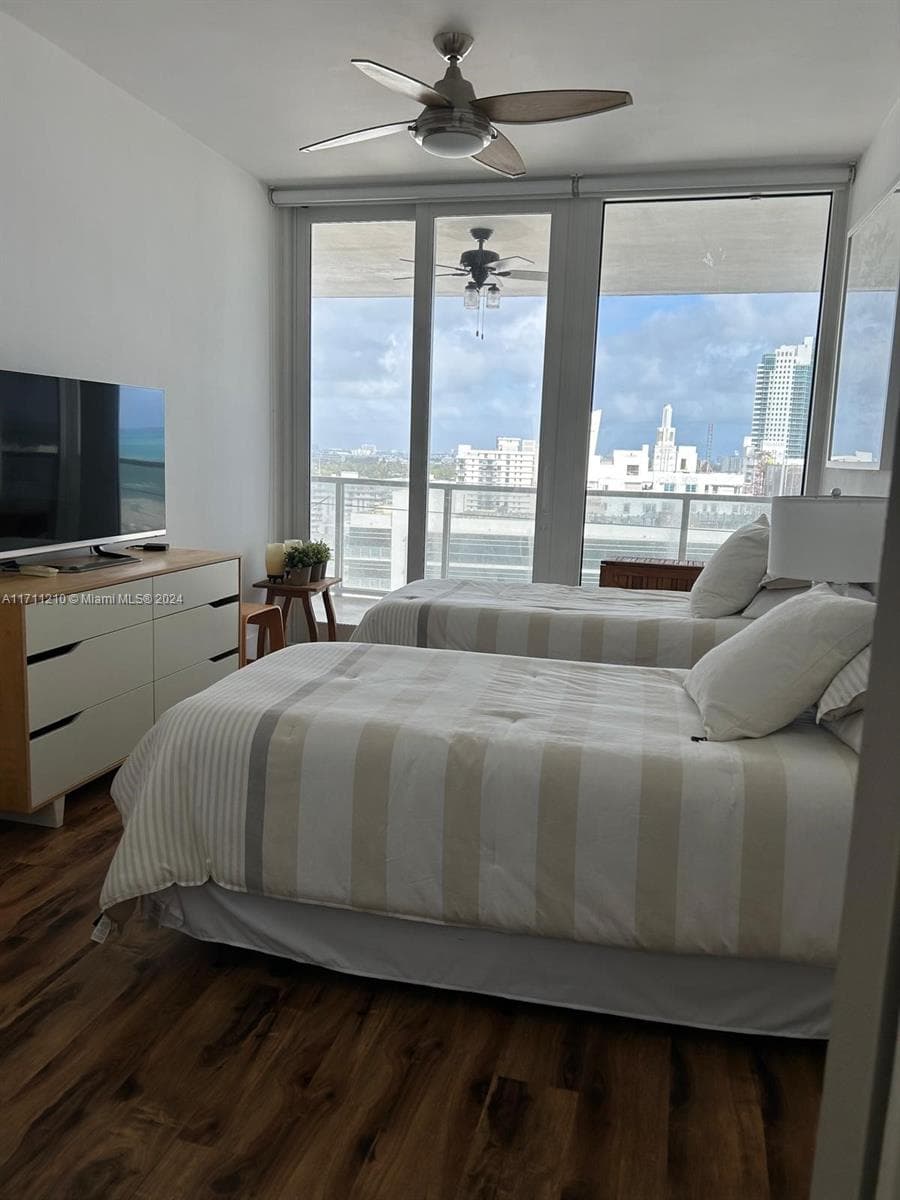 A11711210 — Miami Beach — 13