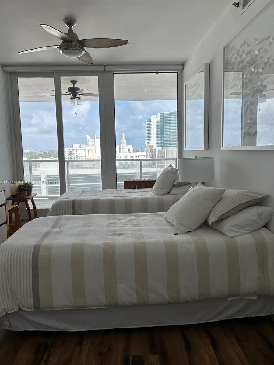 A11711210 — Miami Beach — 12