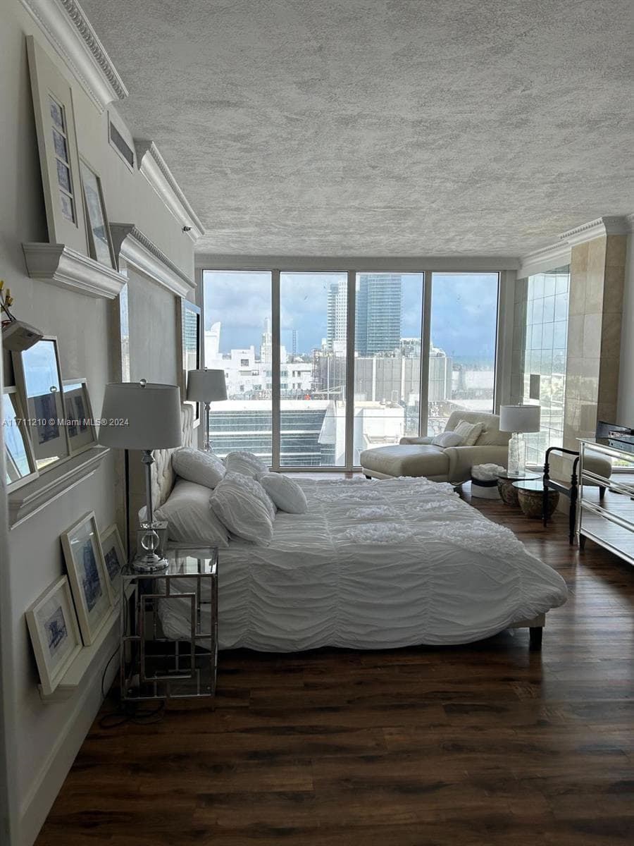 A11711210 — Miami Beach — 26