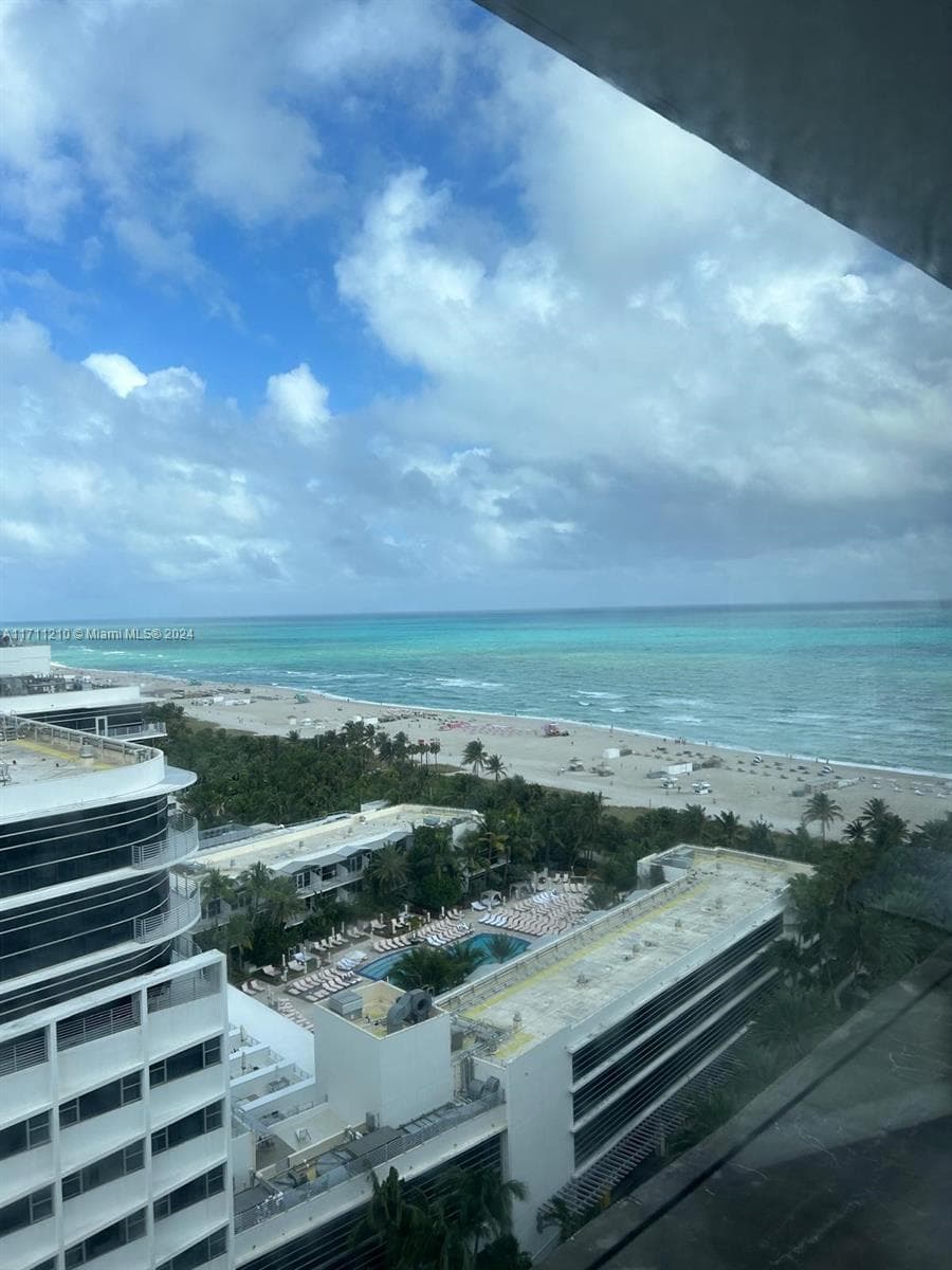 A11711210 — Miami Beach — 36