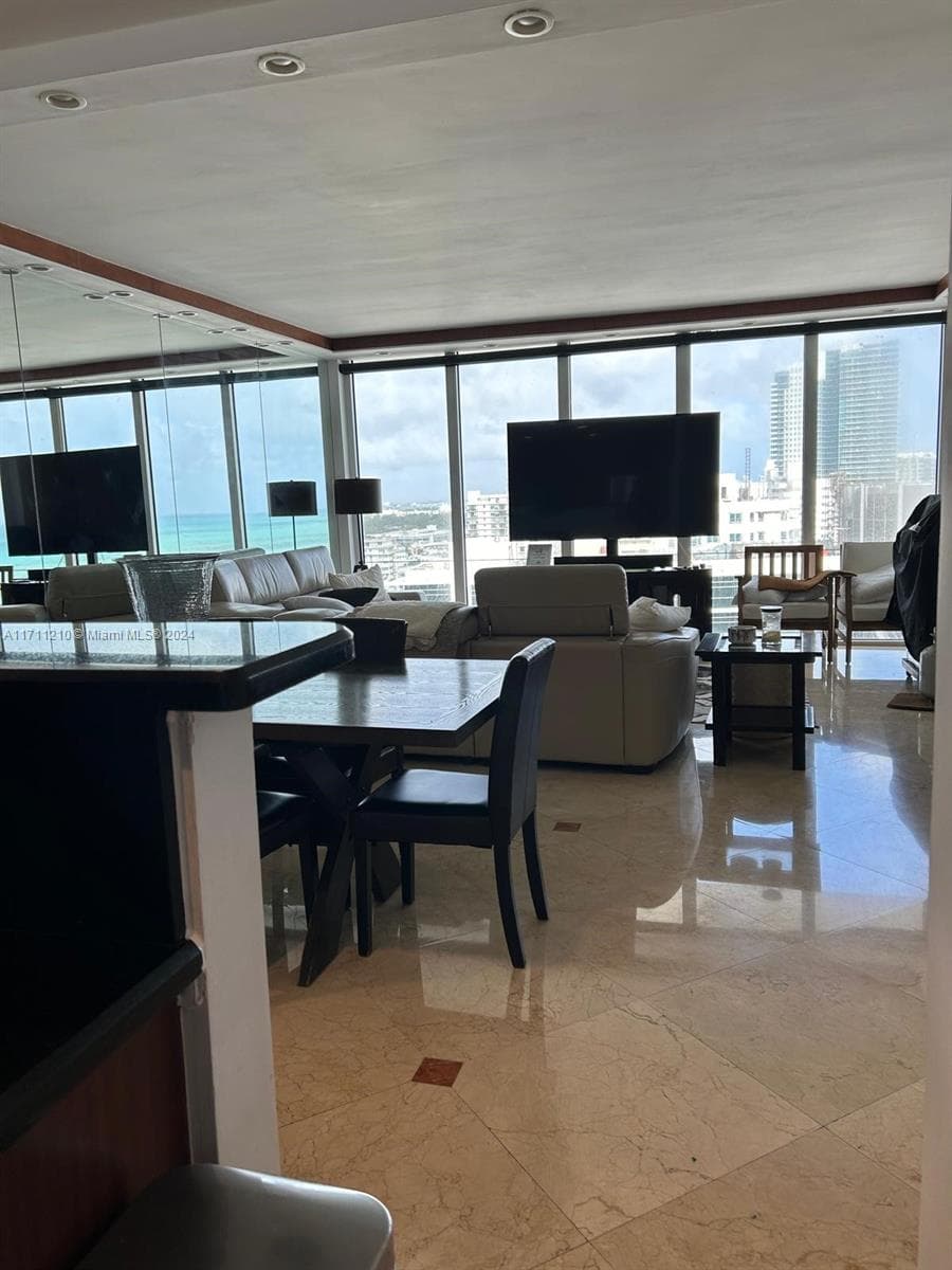 A11711210 — Miami Beach — 5