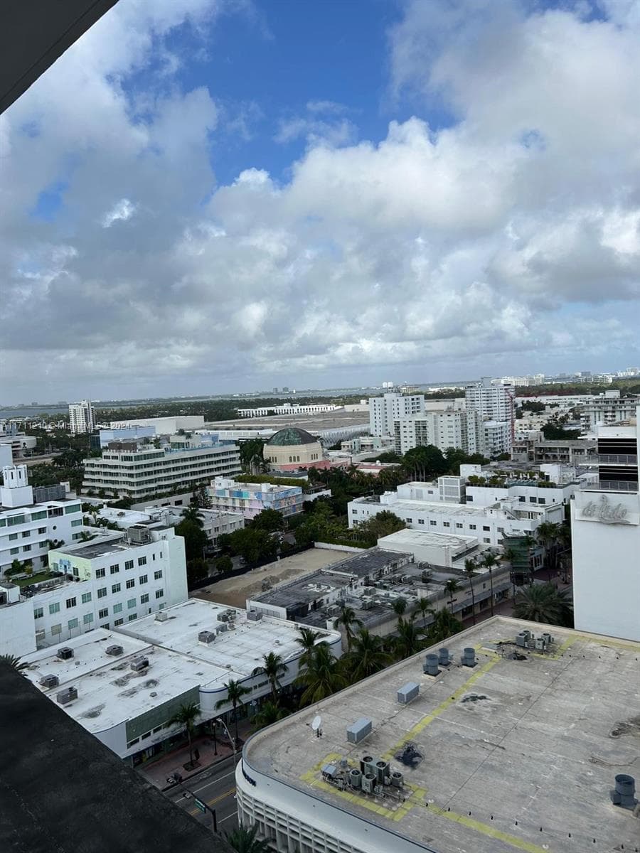 A11711210 — Miami Beach — 34