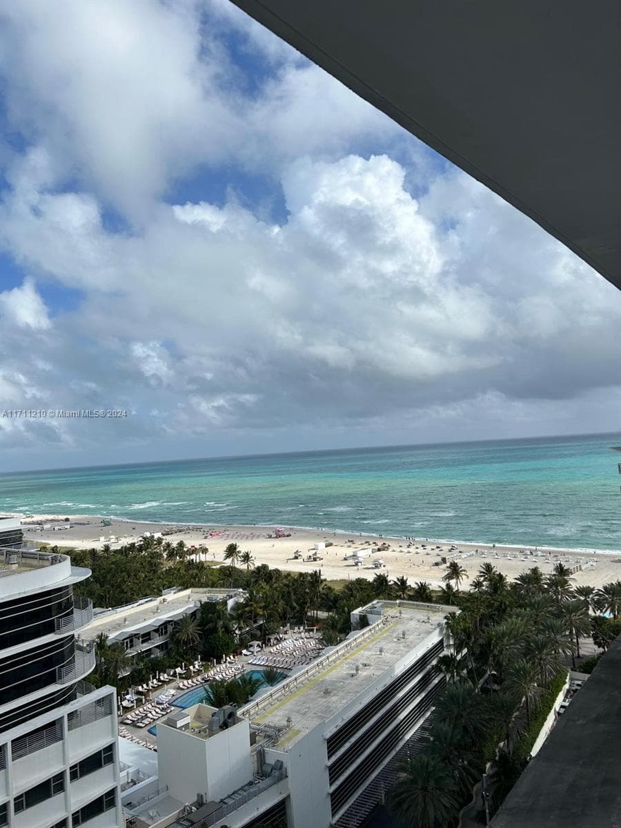 A11711210 — Miami Beach — 33