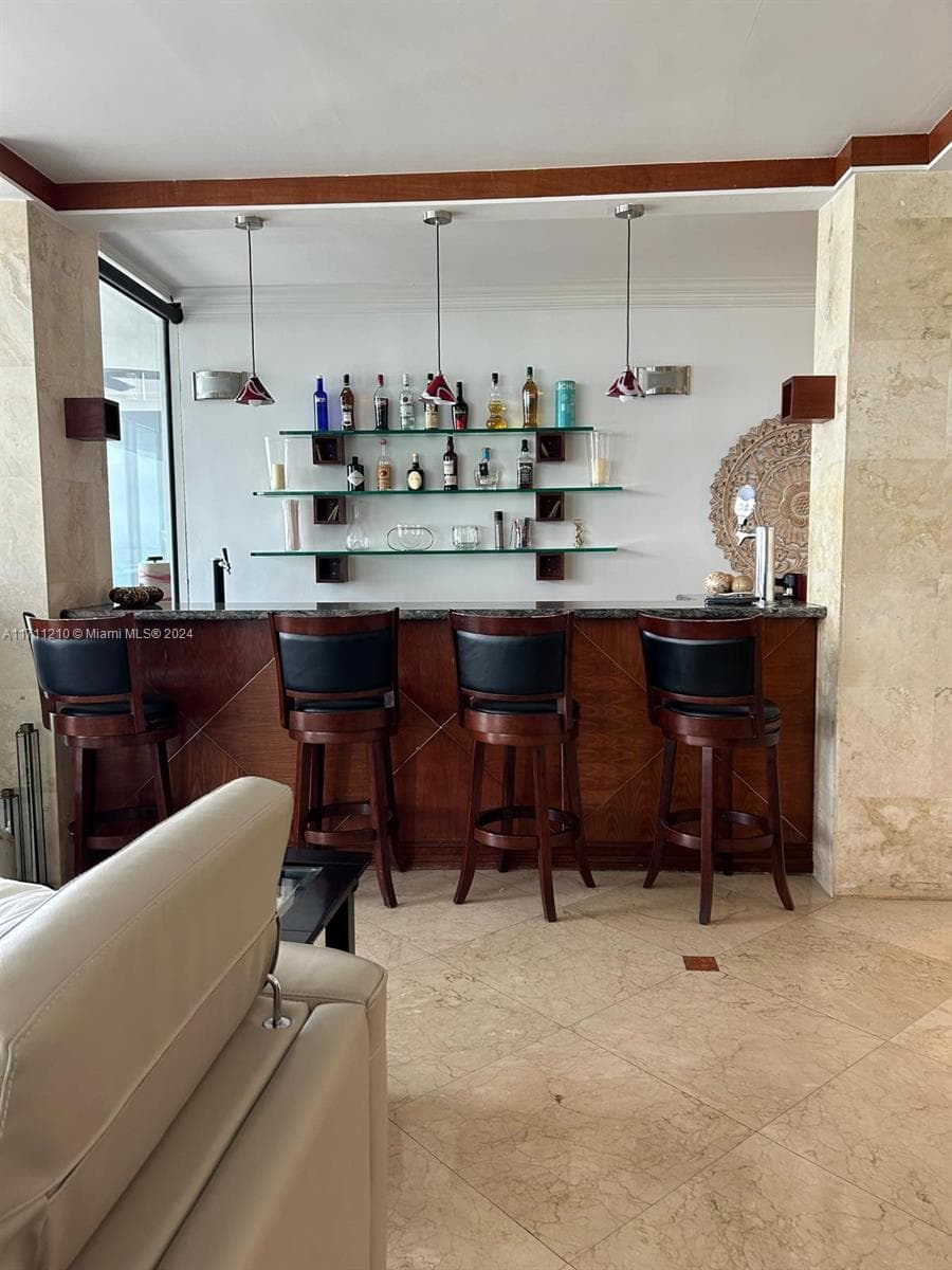 A11711210 — Miami Beach — 8
