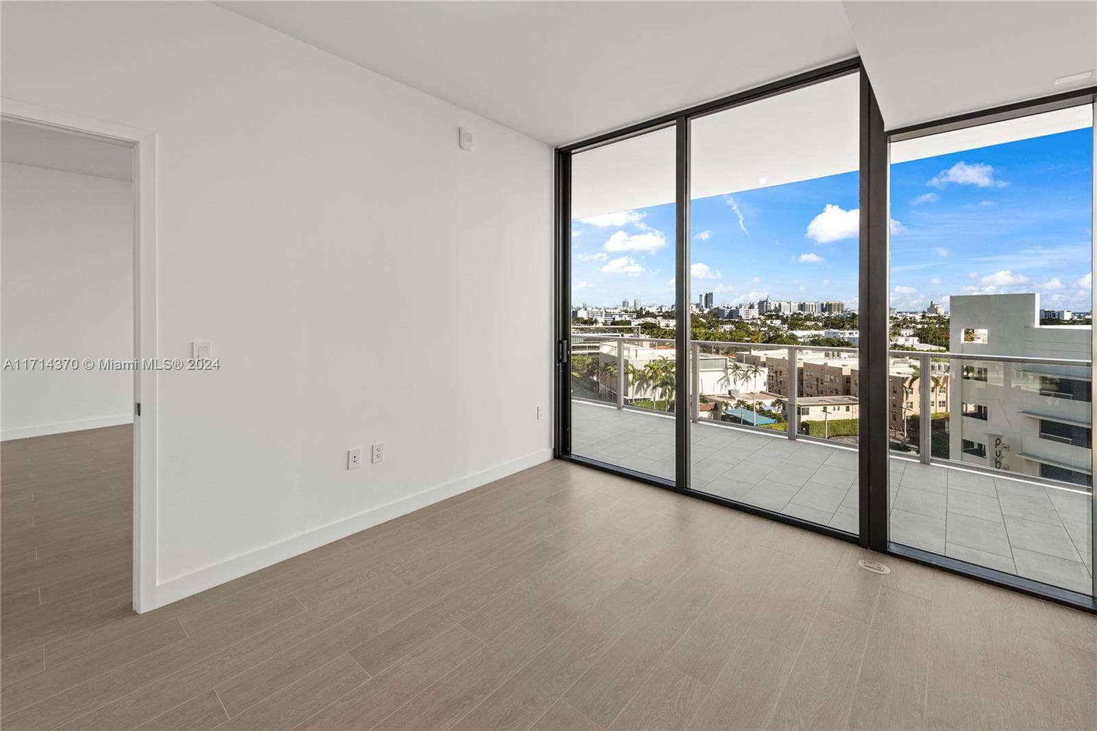 A11714370 — Miami Beach — 17