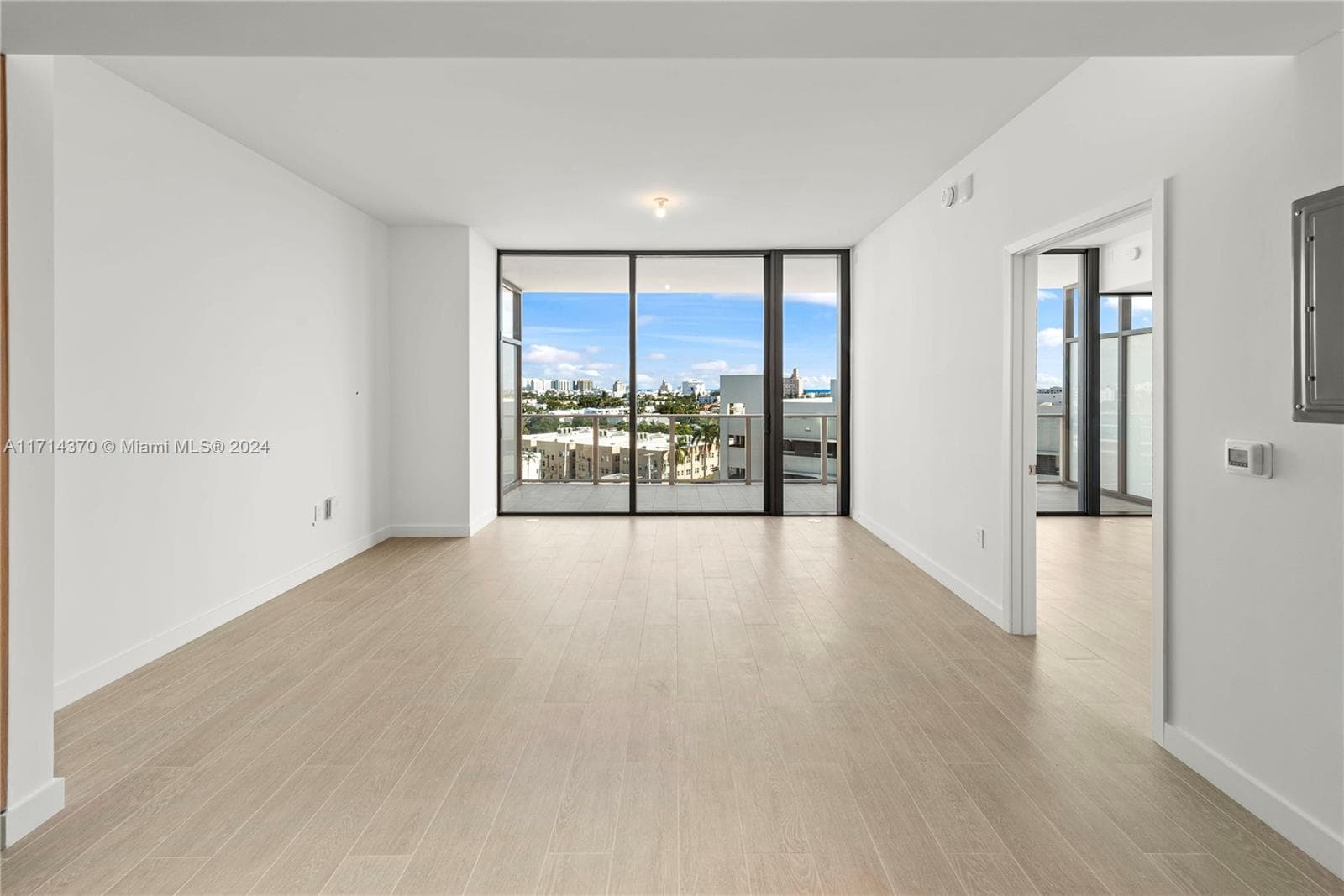 A11714370 — Miami Beach — 16