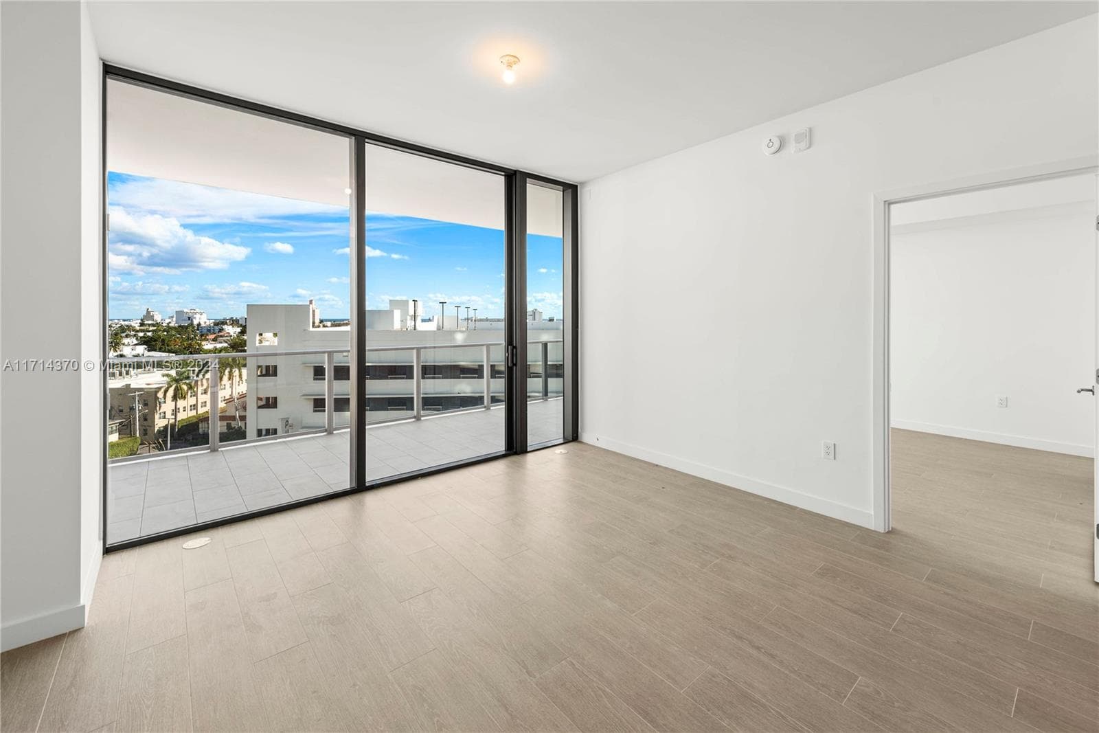 A11714370 — Miami Beach — 18