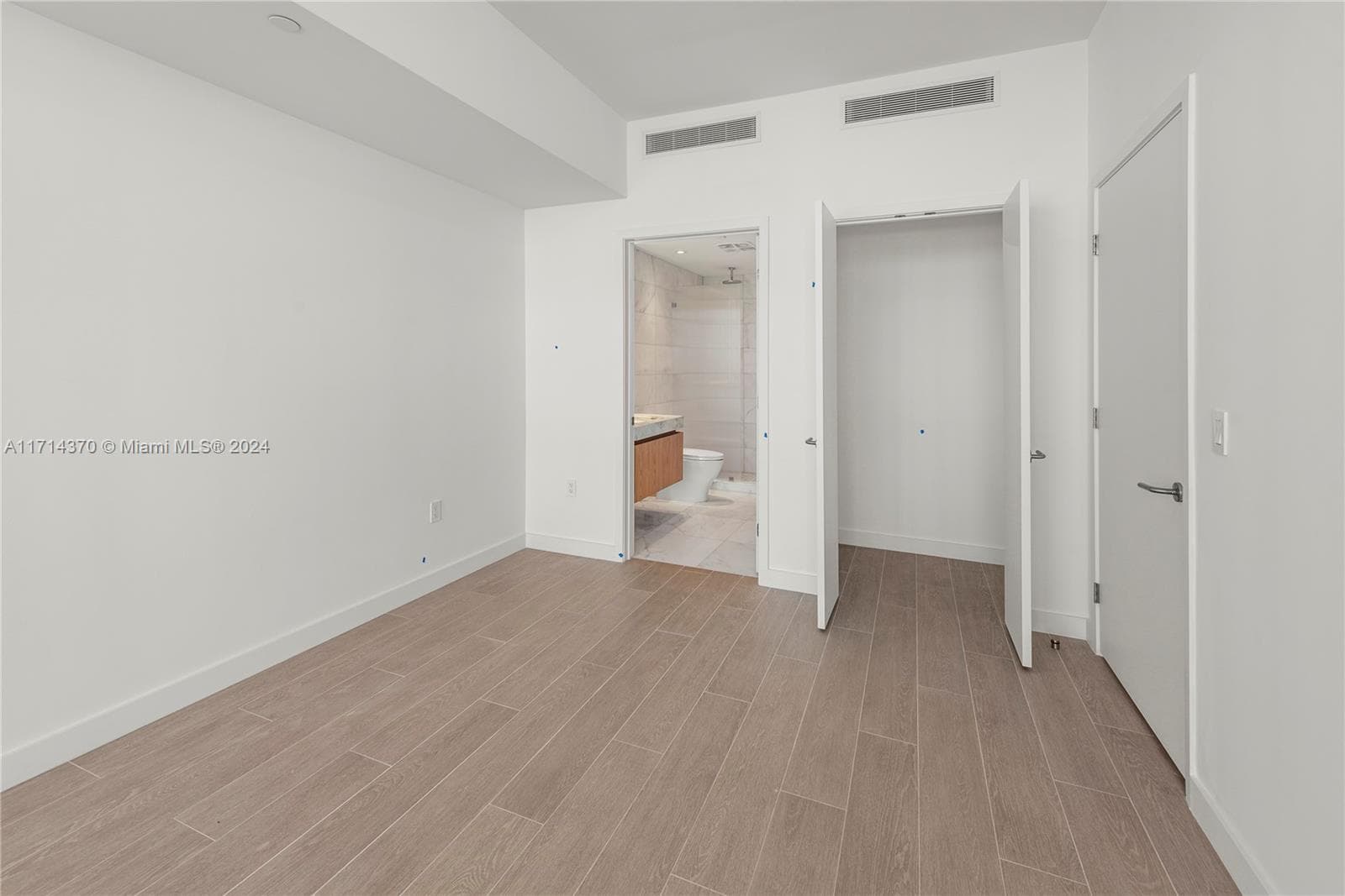 A11714370 — Miami Beach — 21