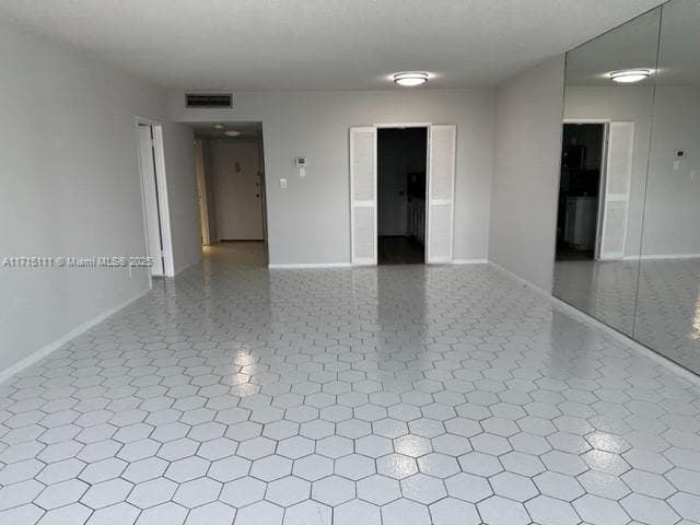 A11715111 — Miami Beach — 27