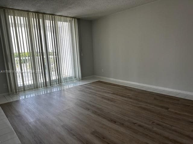 A11715111 — Miami Beach — 21