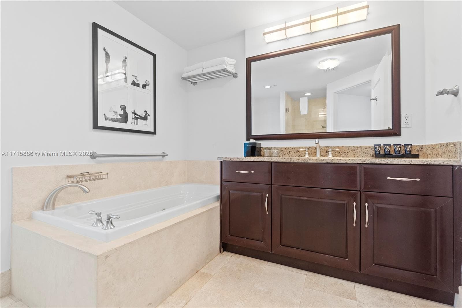 A11715886 — Miami Beach — 30