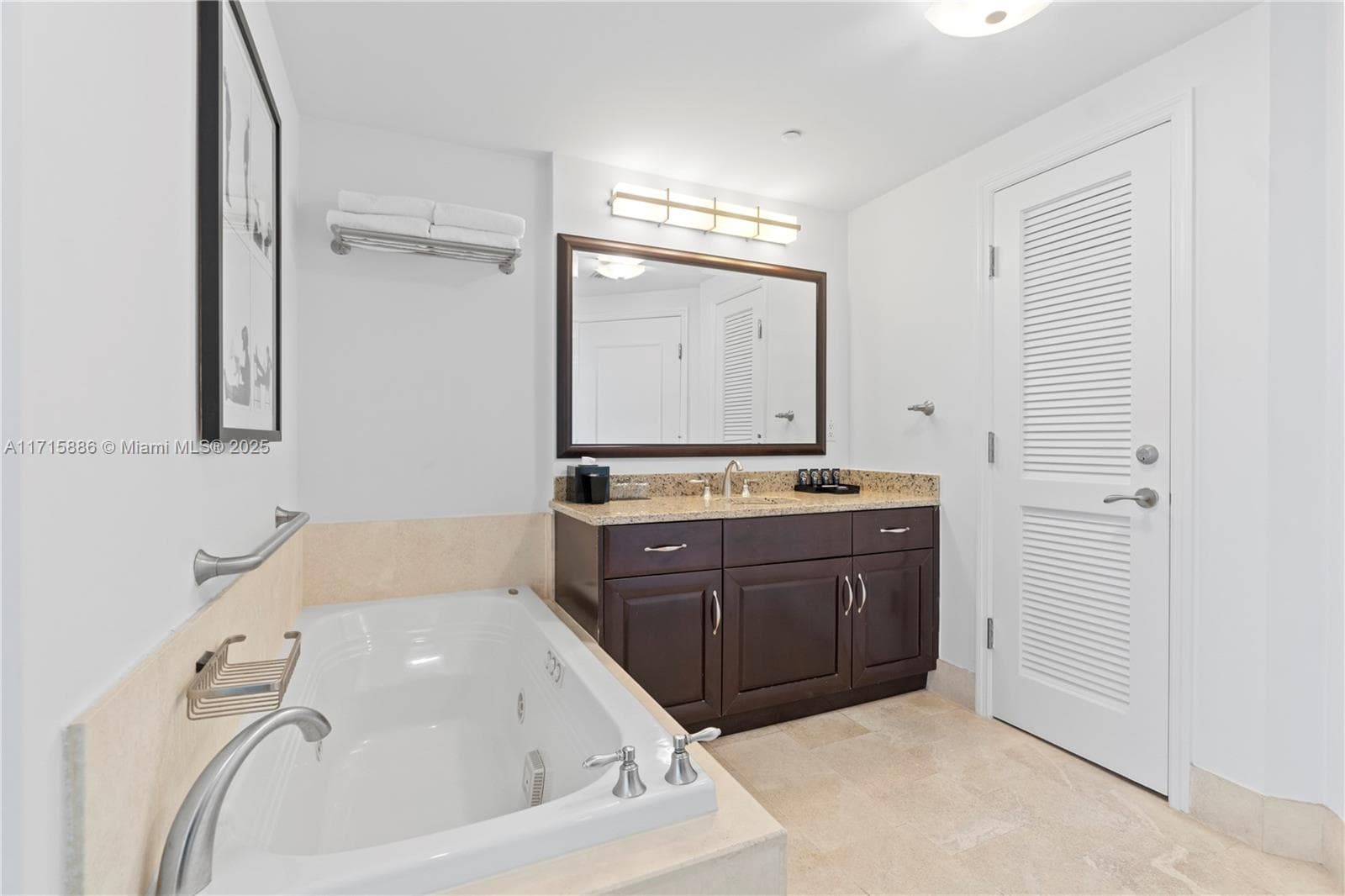 A11715886 — Miami Beach — 29