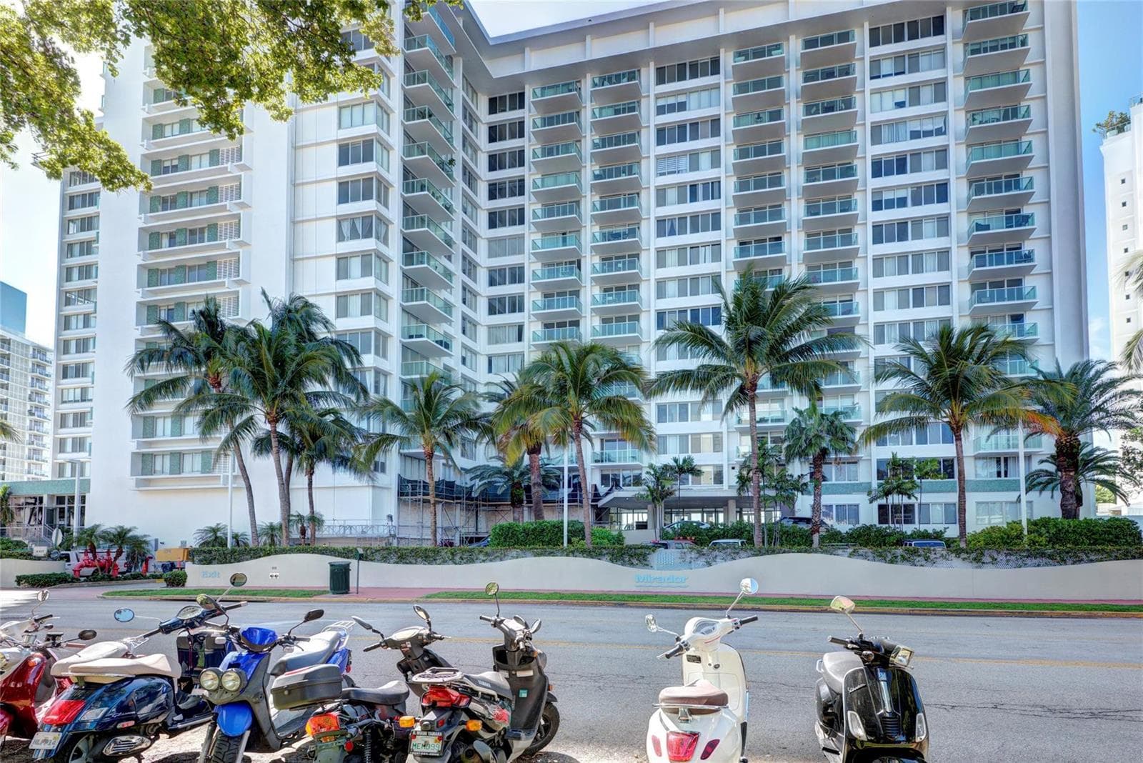 F10478328 — Miami Beach — 22