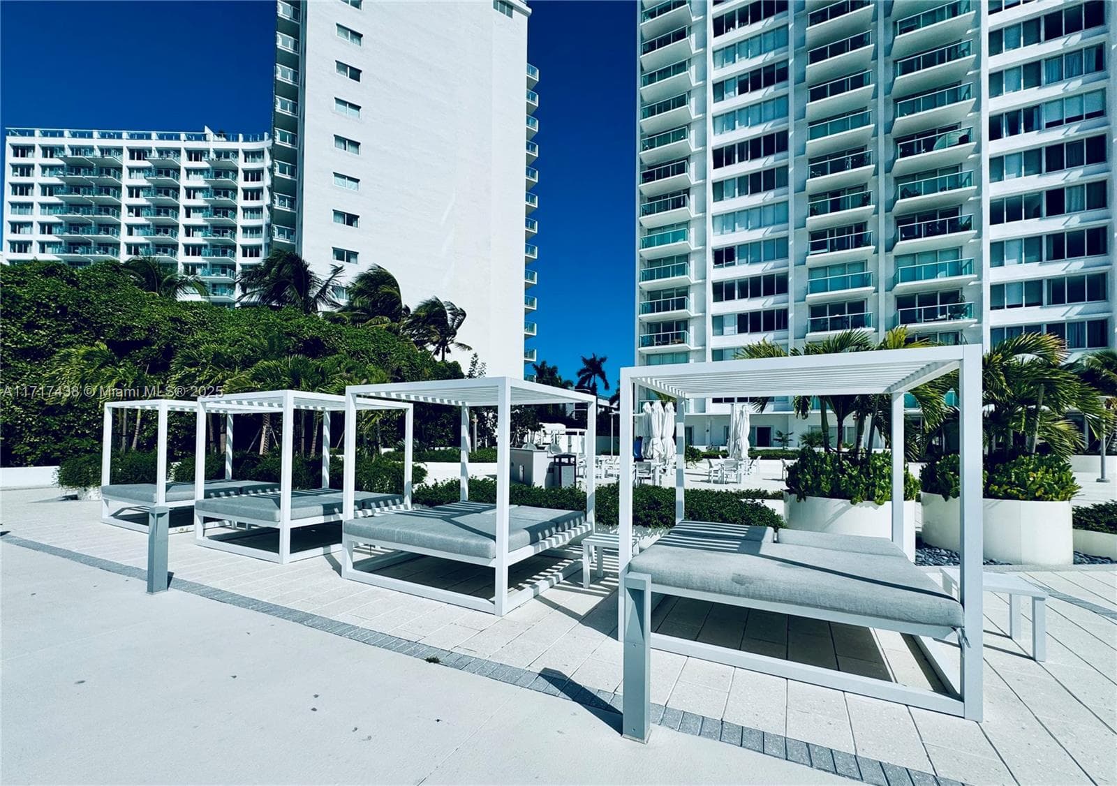 A11717438 — Miami Beach — 42