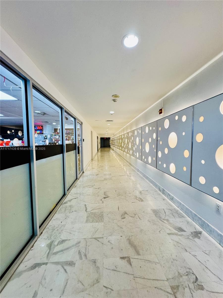 A11717438 — Miami Beach — 47