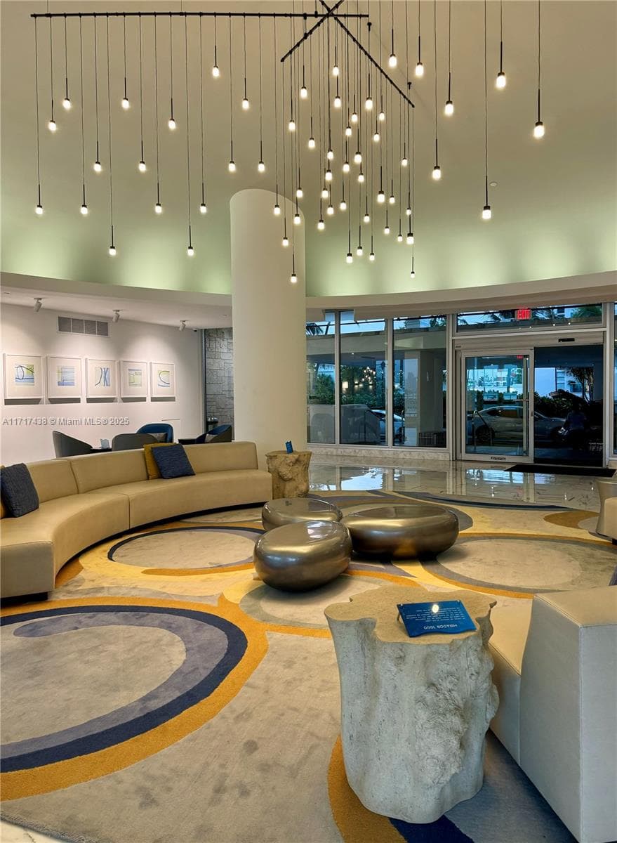 A11717438 — Miami Beach — 43