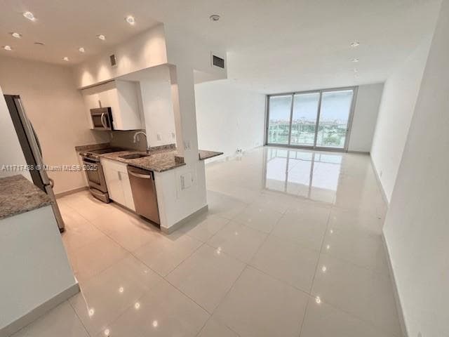 A11717438 — Miami Beach — 20