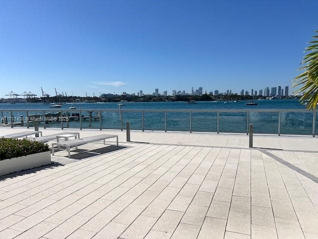 A11717438 — Miami Beach — 30