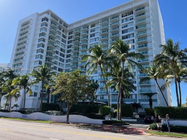 A11717438 — Miami Beach — 38