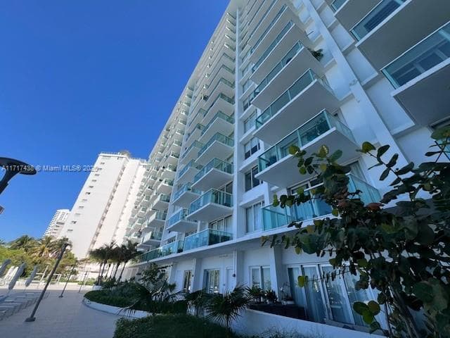 A11717438 — Miami Beach — 33