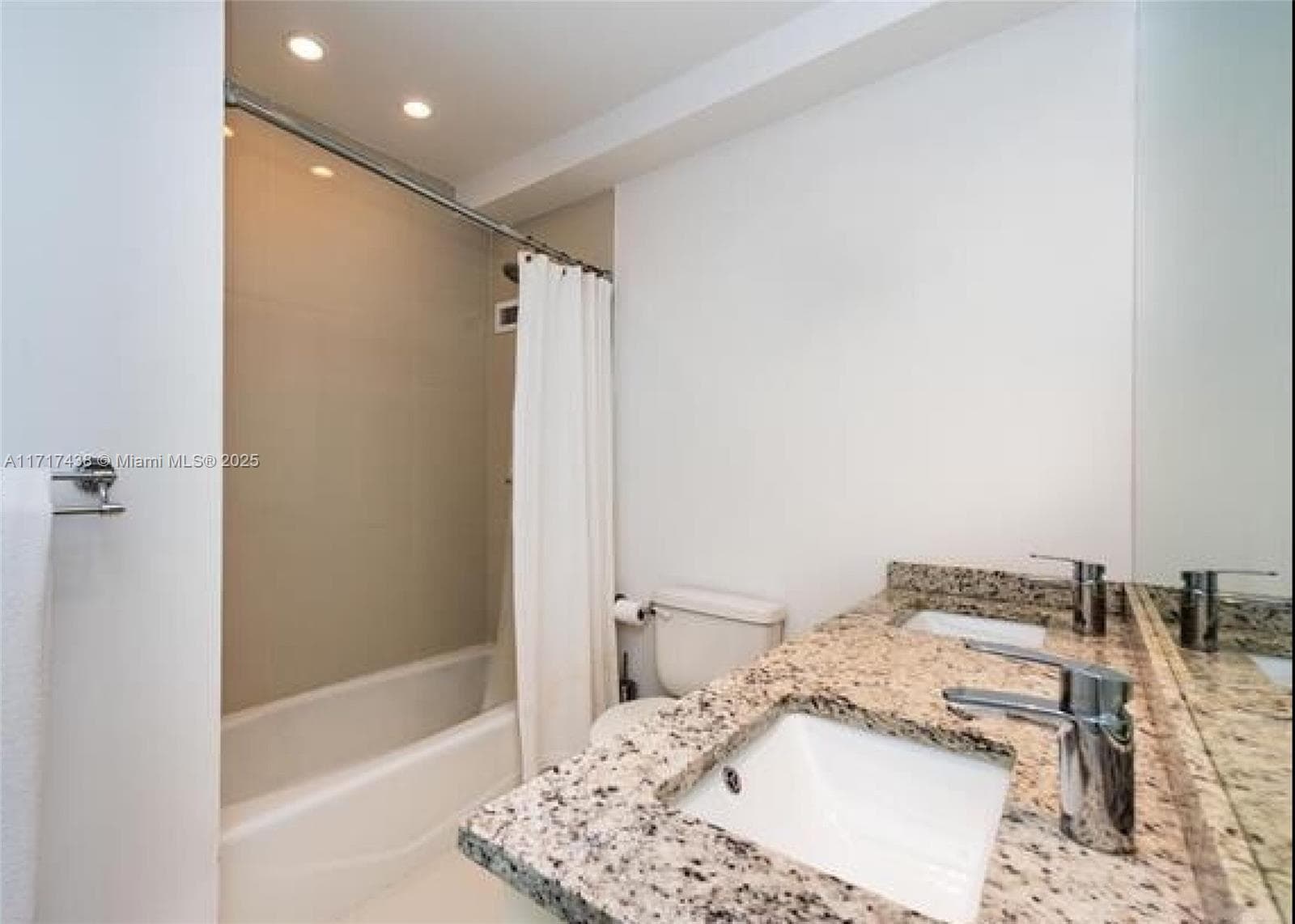 A11717438 — Miami Beach — 59